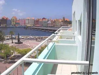 E M City Hotel Willemstad 3*,
