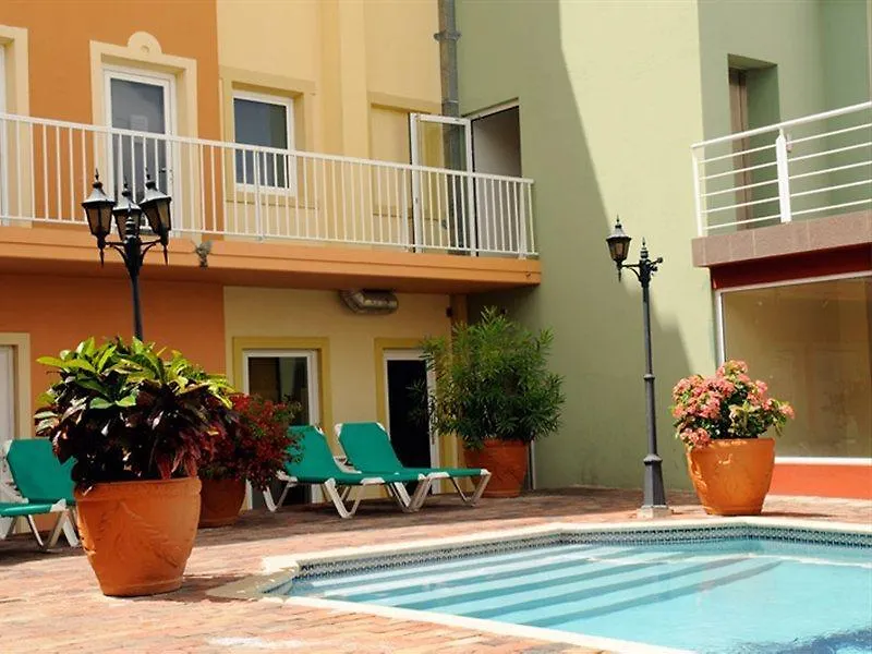 E M City Hotel Willemstad 3*,