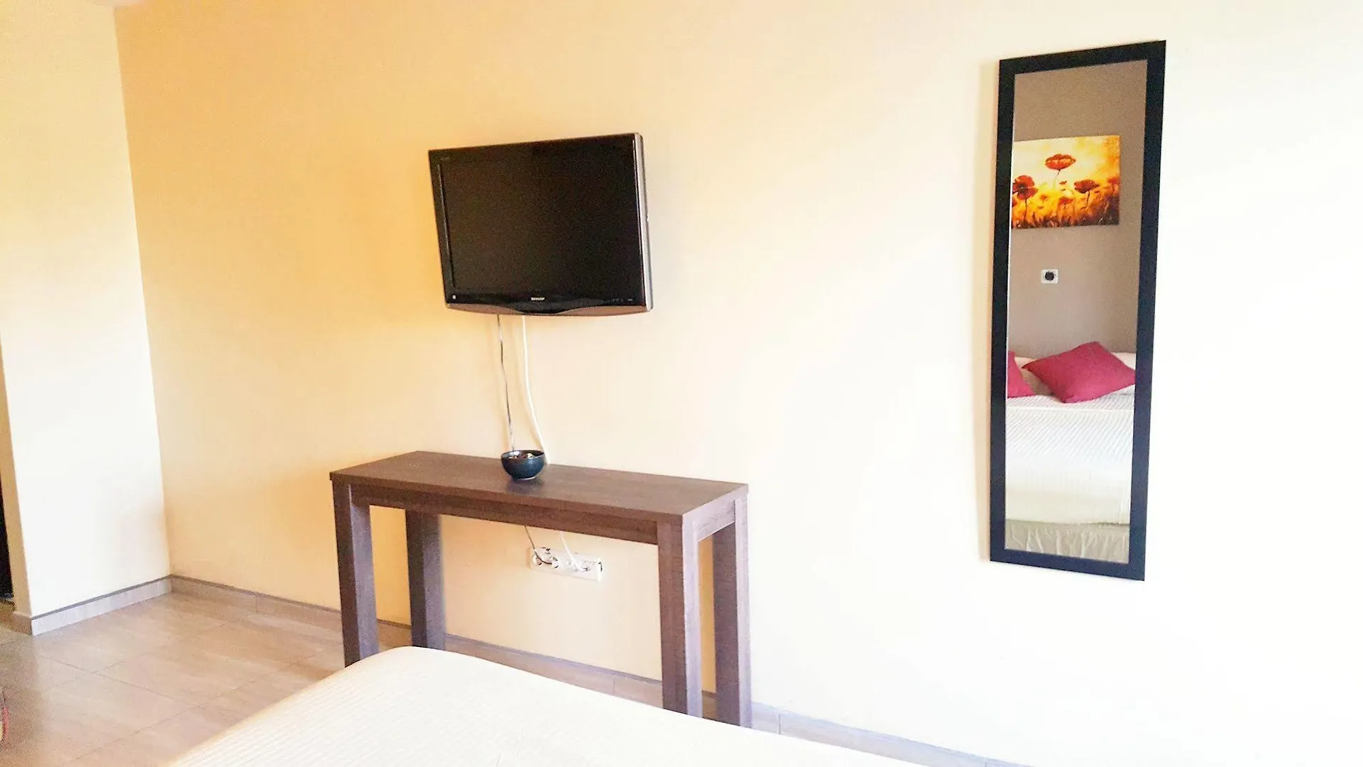 E M City Hotel Willemstad 3*,  Curacao